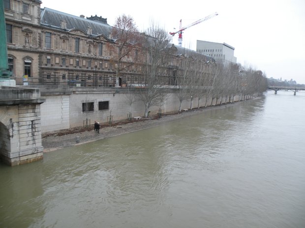  berges de la Seine presque en crue